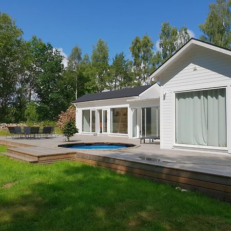 Cabin In The Forest With Spa Bath Vastra Torup Exterior photo